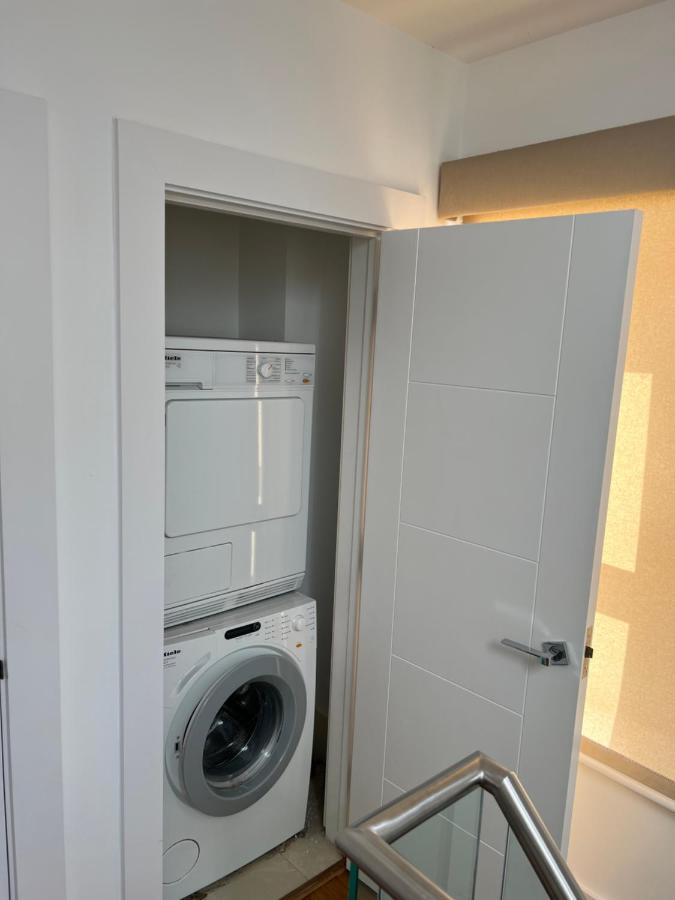 Case de vacanță 3 Bed/3.5 Bath Gated Mews House W/ Private Garden